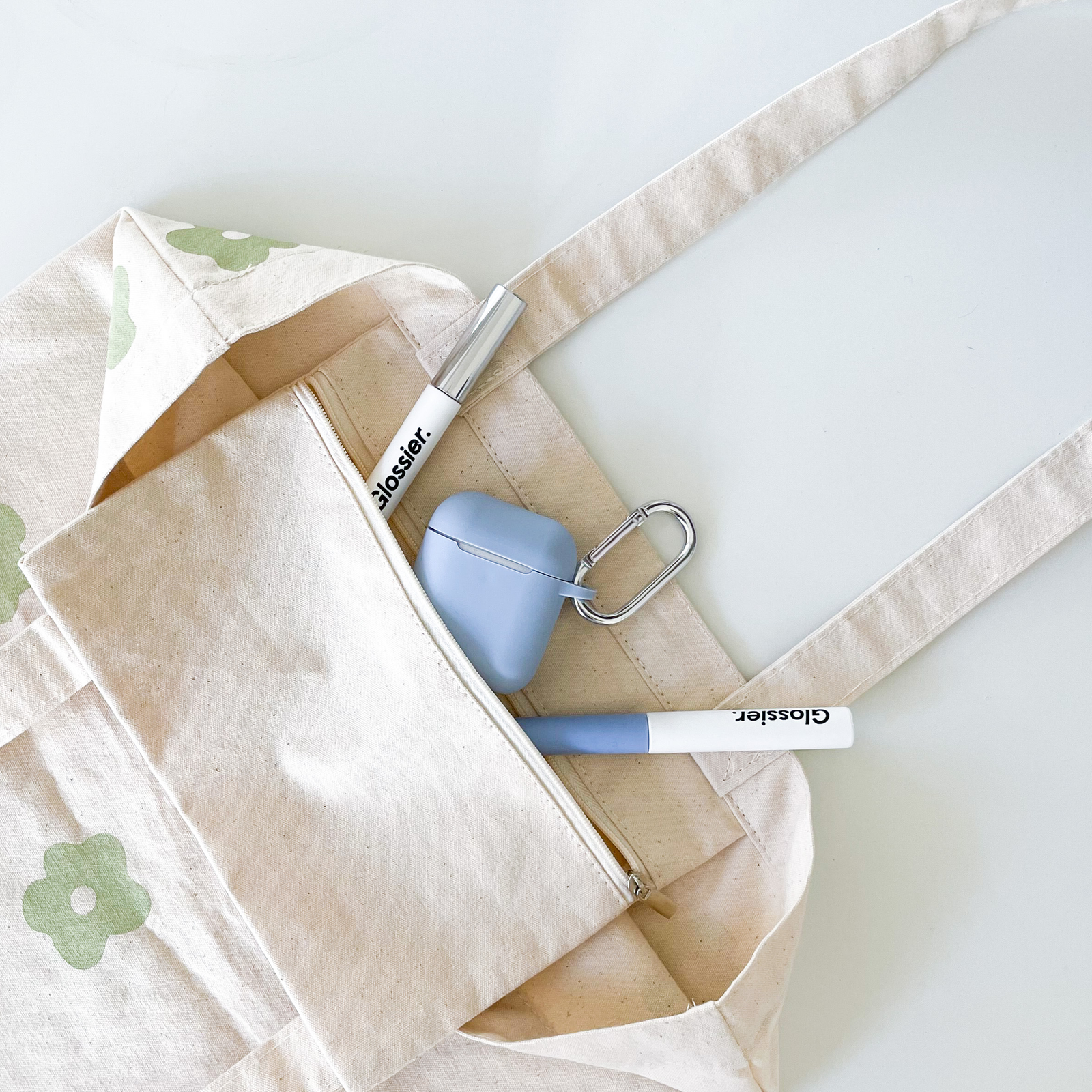 ★TOUT Y EST★ PRINTED TOTE BAG SAGE AC00743-SAGE LARGEEVE.png?v=1741594745&